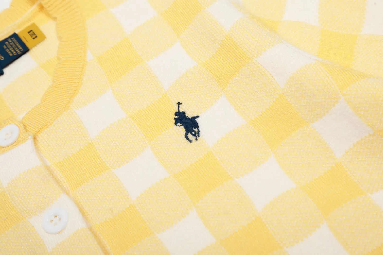 P166 💰 "Top quality" Style number: DS115# (on sale all year round) [Ralph Lauren plaid jacquard basic pony embroidered logo knitted cardigan short-sleeved] ✅Ralph Lauren all-match goddess style plain plaid knitted cardigan short-sleeved for all seasons ✅Main provider of platform live broadcast Wholesale entities ✅ZP quality 1:1 version Scan the code to enter the GF website Counter quality ✅Detailed quality The only one in Guangzhou Imported quality cotton yarn, focusing on high-end, cost-effective, good quality needless to say ✅The version restores the original version, loose, comfortable and stress-free, simple is high-end, classic is eternal, ✅The upper body is simple and easy to match, a must-have for goddess ootd. Good-looking clothes are never picky. A must-have in the goddess' wardrobe. Size: S-L Color: Navy Gray Yellow Pink Light Blue Red